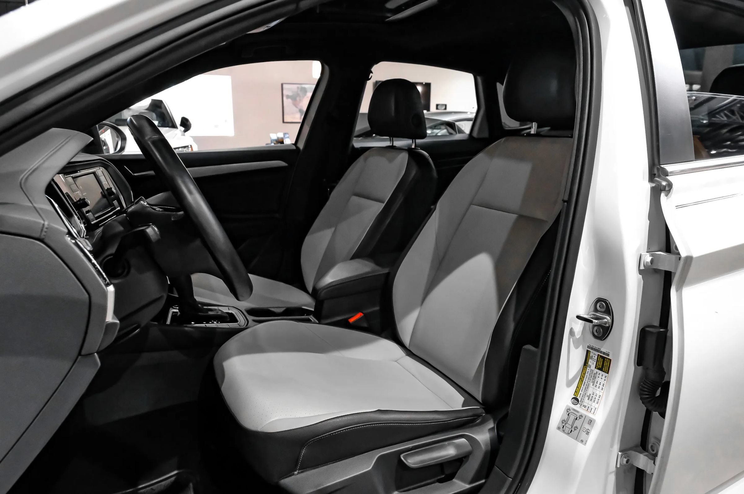 Used 2020 Volkswagen Jetta R-Line w/ R-Line Cold Weather Package FWD image 37