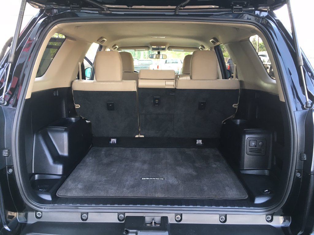 Used 2018 Toyota 4Runner SR5 AWD/4WD image 31
