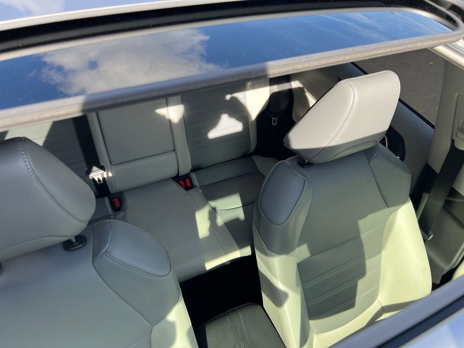 Used 2022 Toyota RAV4 XLE Premium image 13