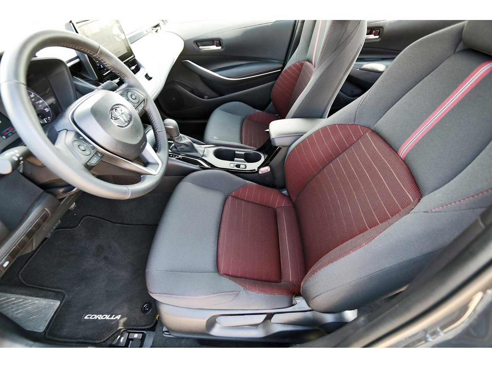 Used 2025 Toyota Corolla SE image 11