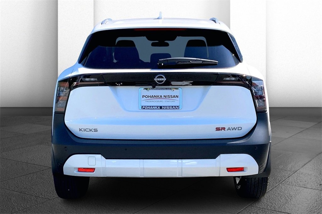 New 2025 Nissan Kicks SR image 4
