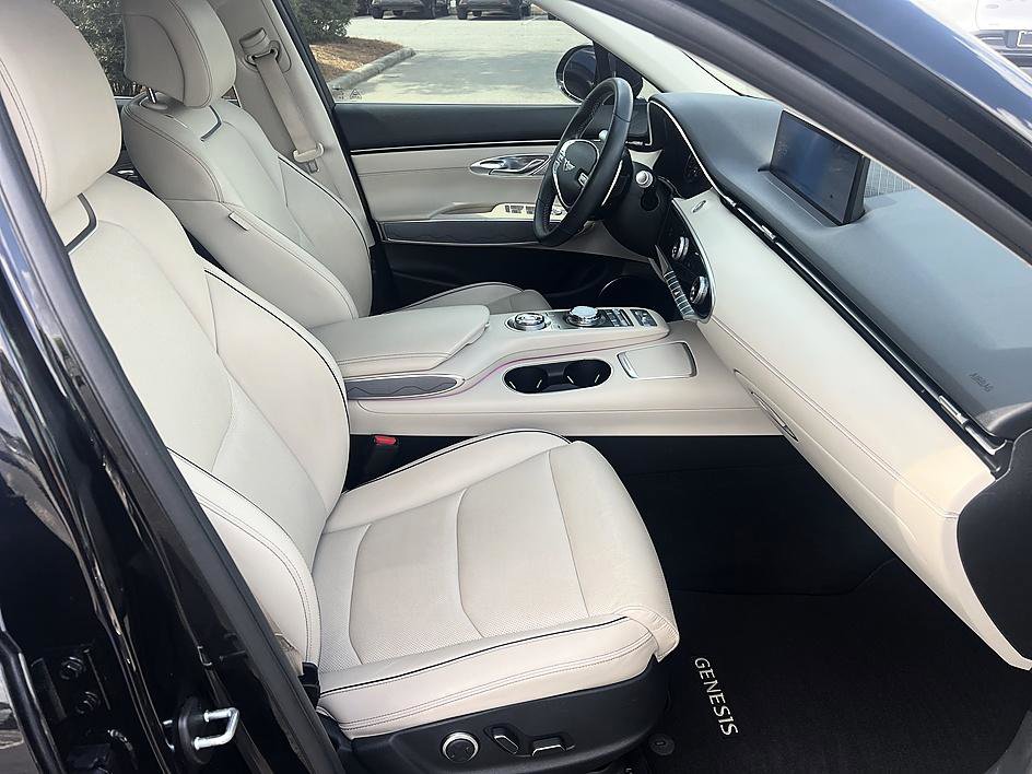 Used 2024 Genesis GV70 2.5T w/ Advanced Package image 17