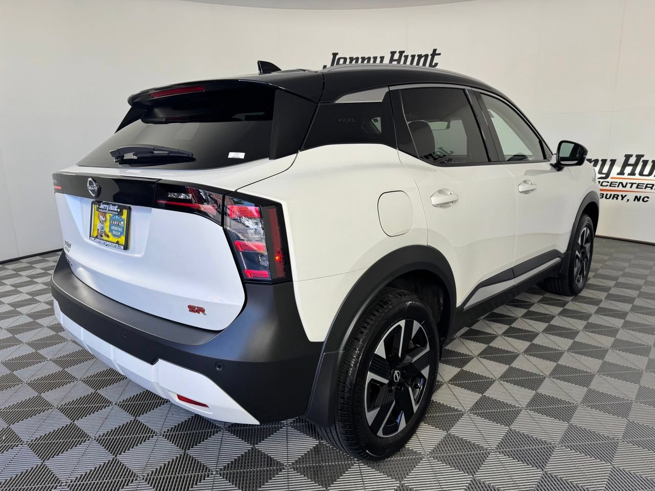 Used 2025 Nissan Kicks SR FWD image 6