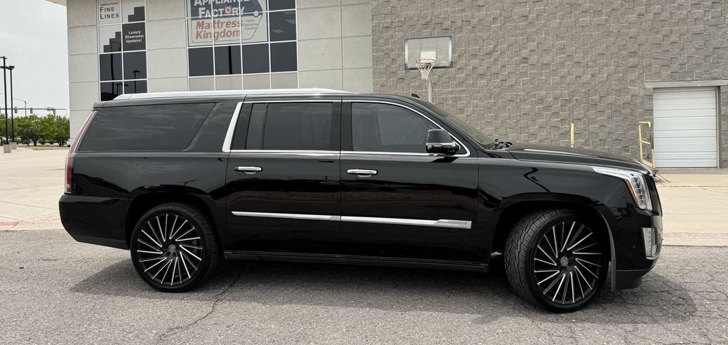 Used 2017 Cadillac Escalade ESV Premium Luxury AWD/4WD image 5