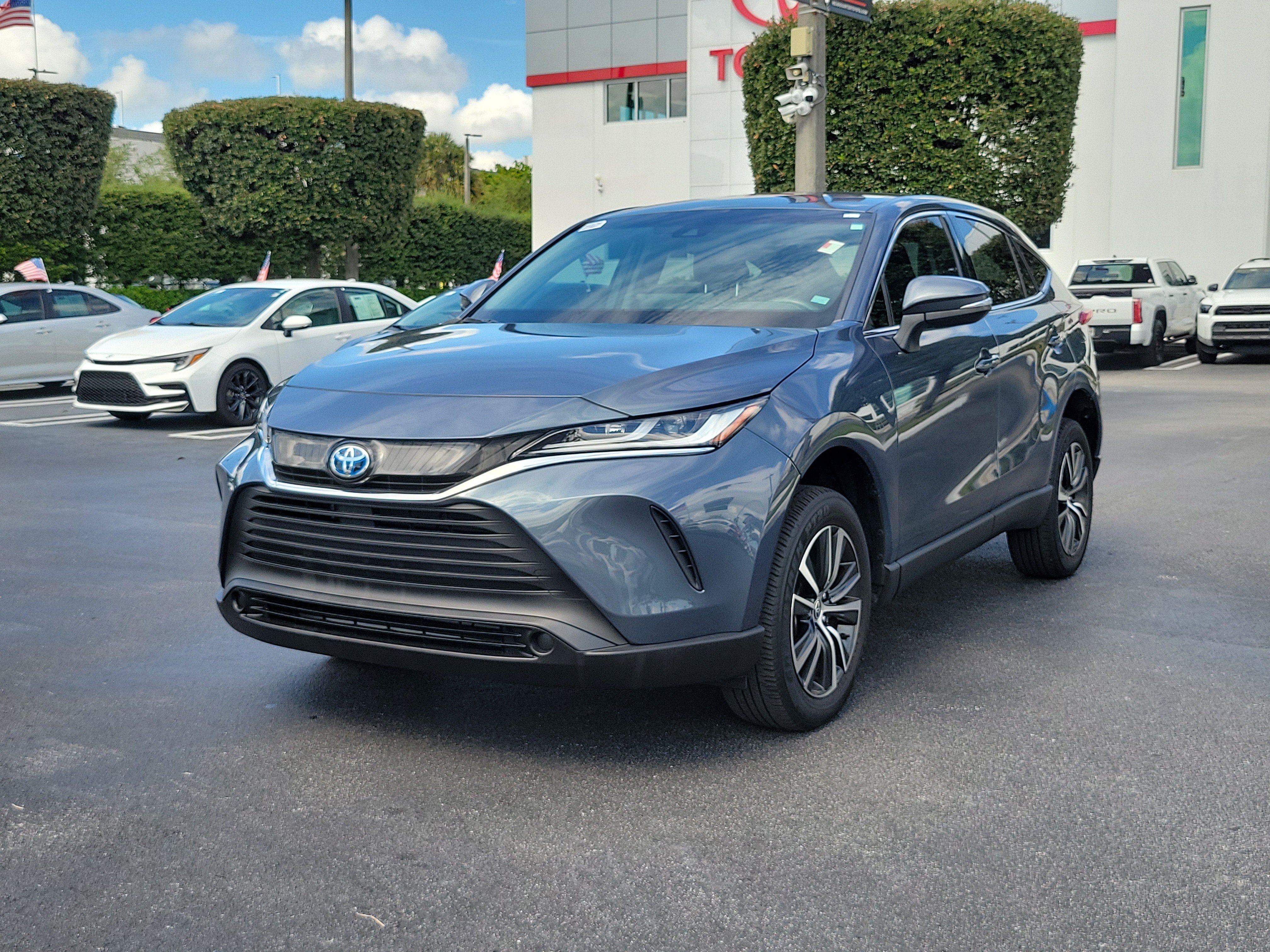 Used 2023 Toyota Venza LE AWD/4WD image 6