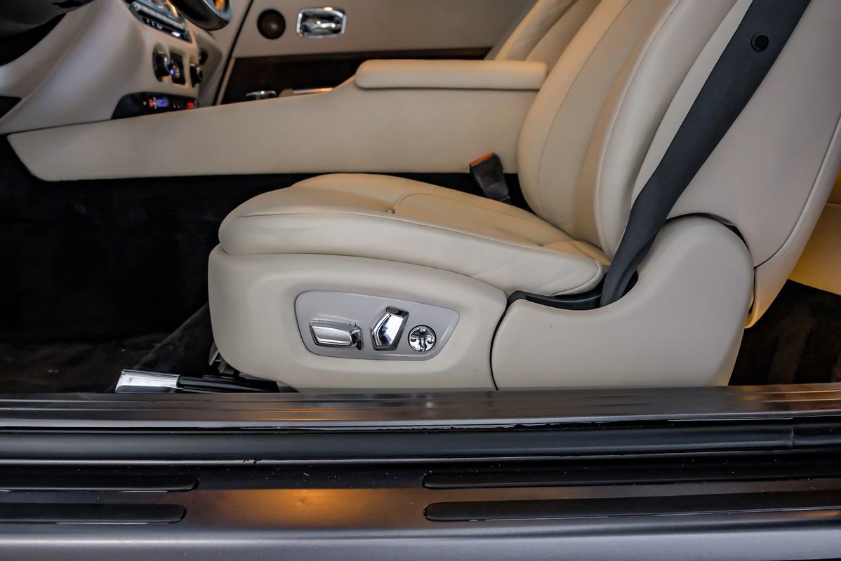 Used 2016 Rolls-Royce Wraith image 31