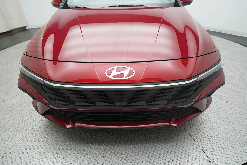 Used 2024 Hyundai Elantra Blue image 21