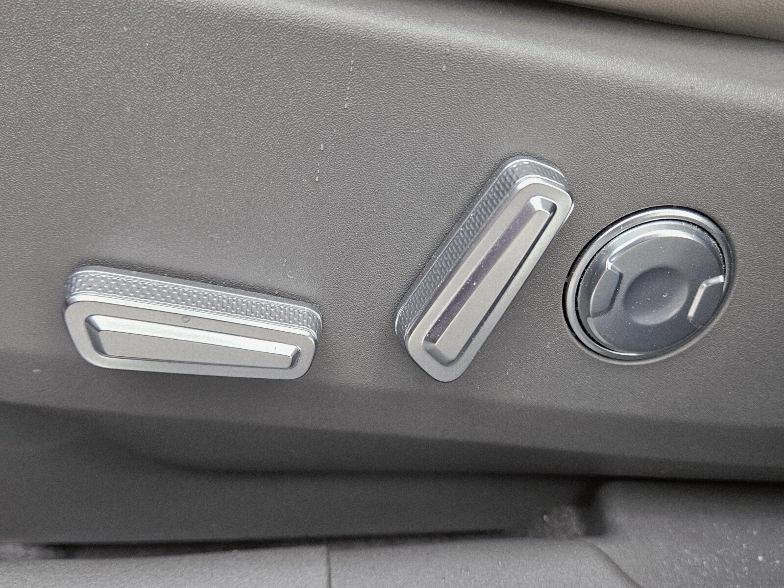 Used 2024 Lincoln Nautilus Premier image 11
