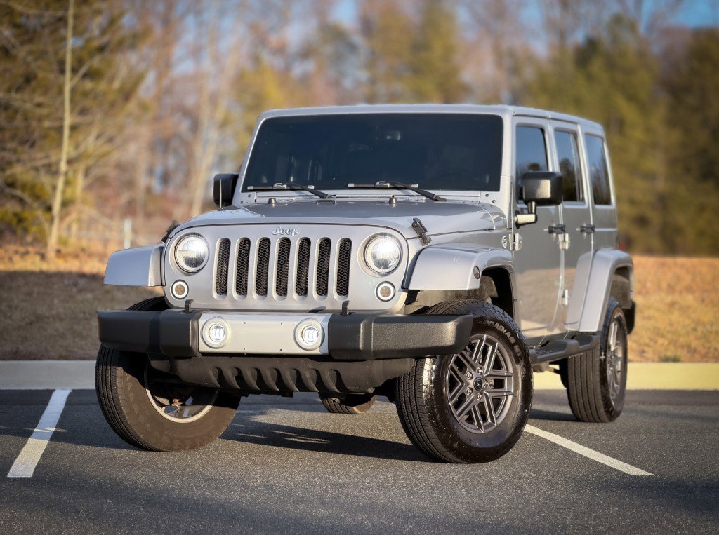 Used 2013 Jeep Wrangler Unlimited Sahara w/ Connectivity Group image 3