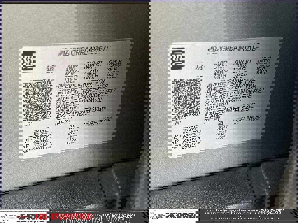 Used 2024 GMC Yukon XL SLT w/ SLT Premium Package image 21