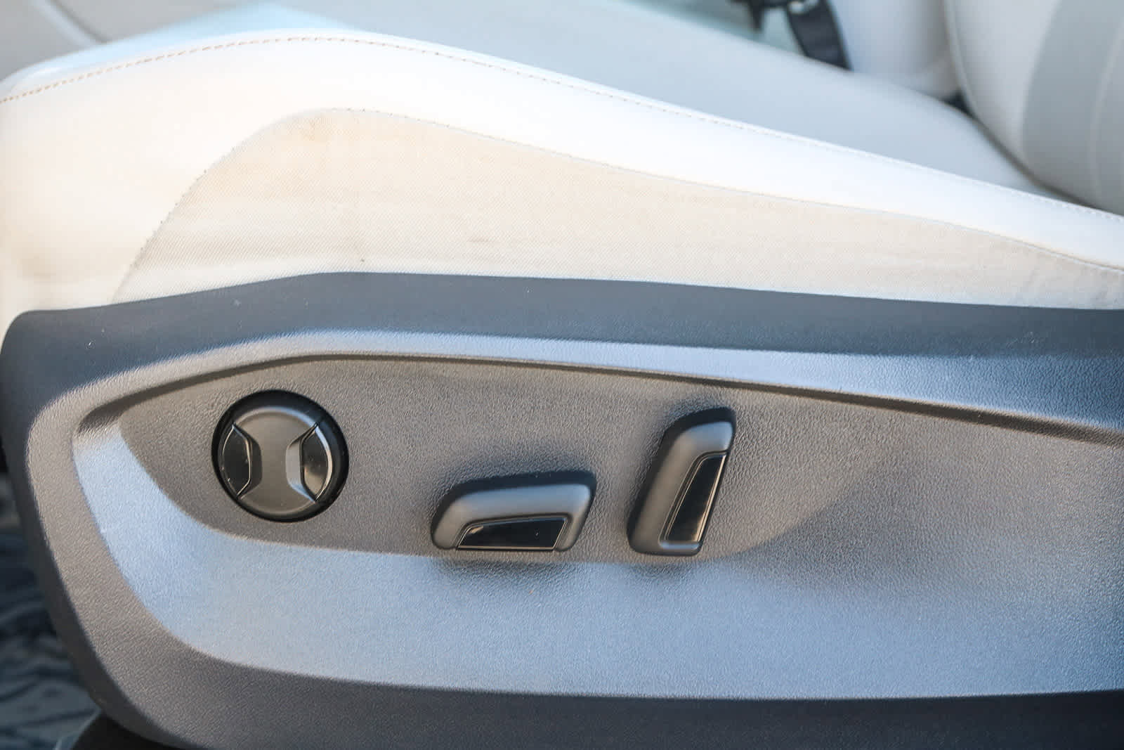 Used 2022 Volkswagen Tiguan SE image 22