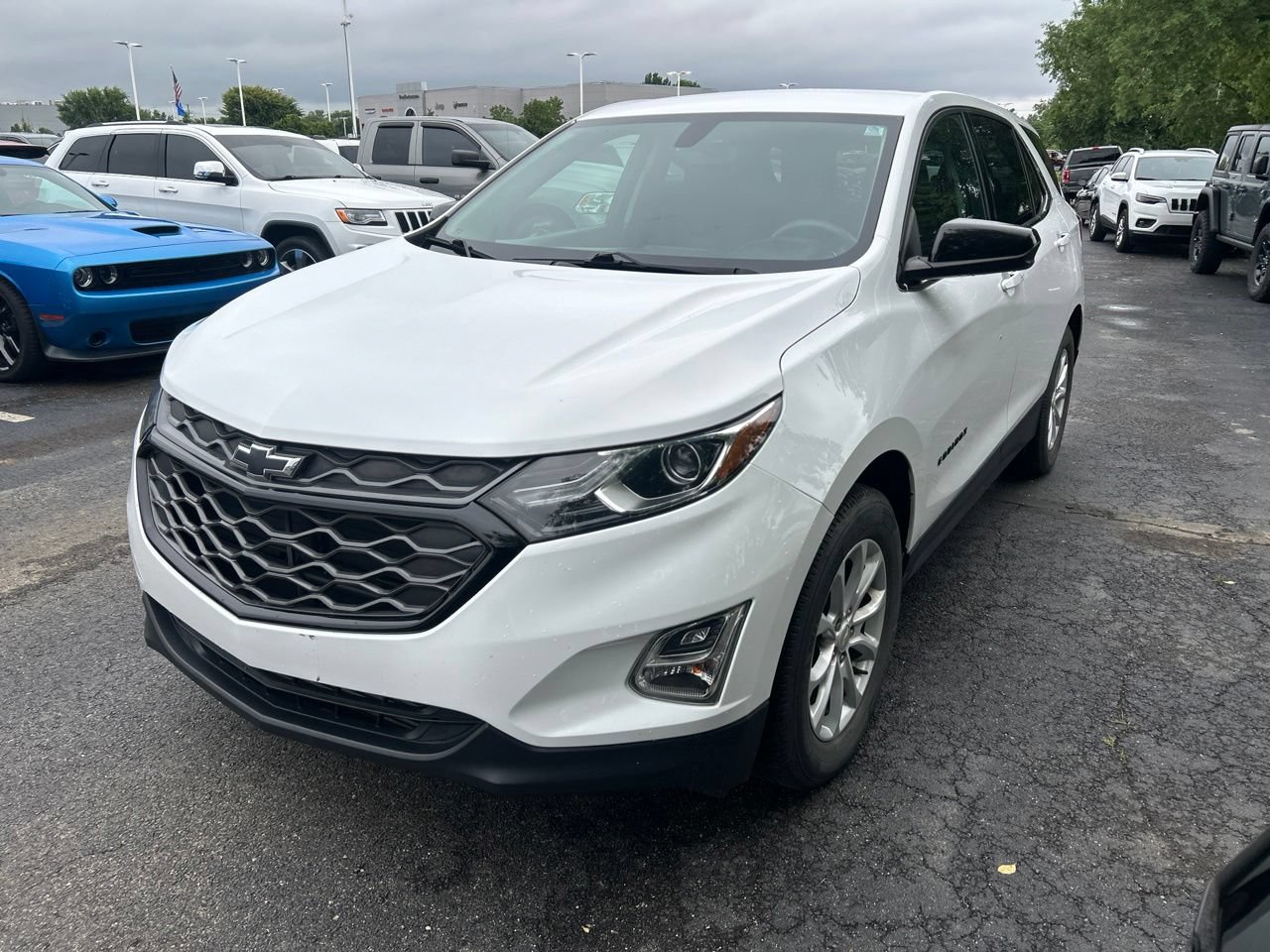 Used 2019 Chevrolet Equinox LT w/ LPO, Blackout Package FWD image 8