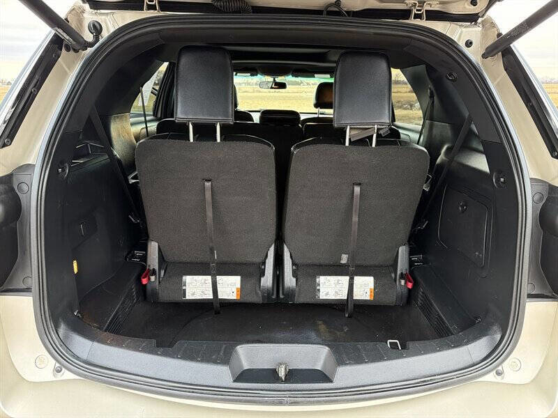 Used 2017 Ford Explorer XLT w/ Equipment Group 202A image 19