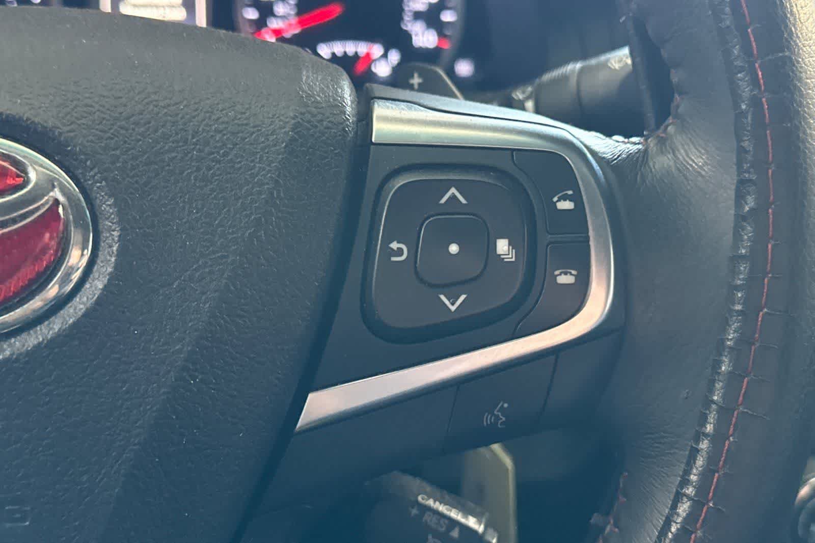 Used 2016 Toyota Camry SE FWD image 28