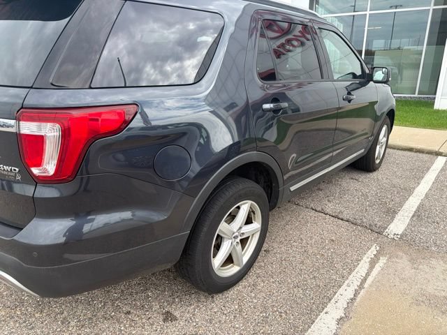 Used 2017 Ford Explorer XLT AWD/4WD image 9