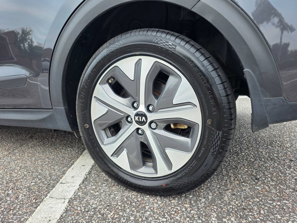 Used 2020 Kia Niro EX FWD image 32