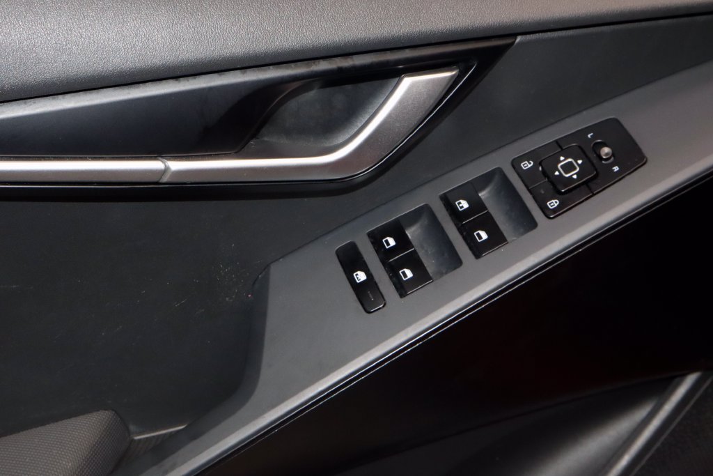 Used 2025 Kia Niro LX FWD image 22