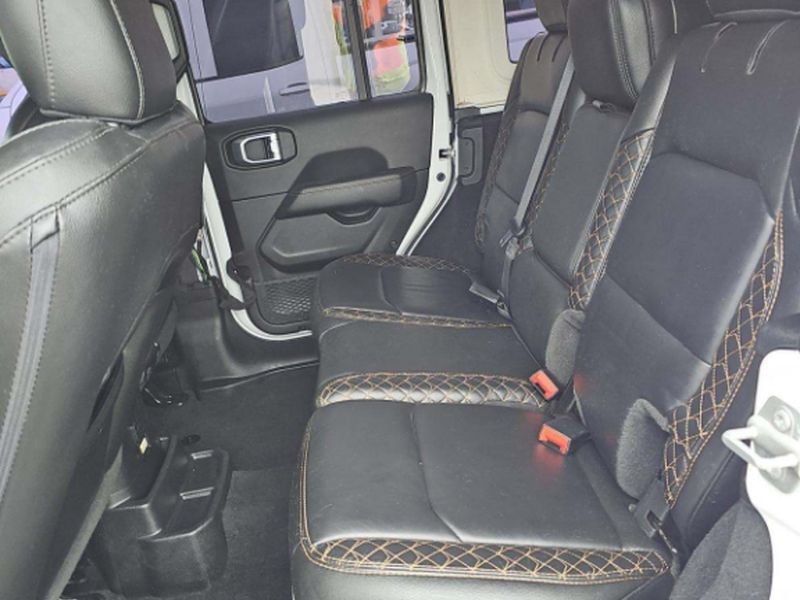 Used 2022 Jeep Wrangler Unlimited Sahara AWD/4WD image 7
