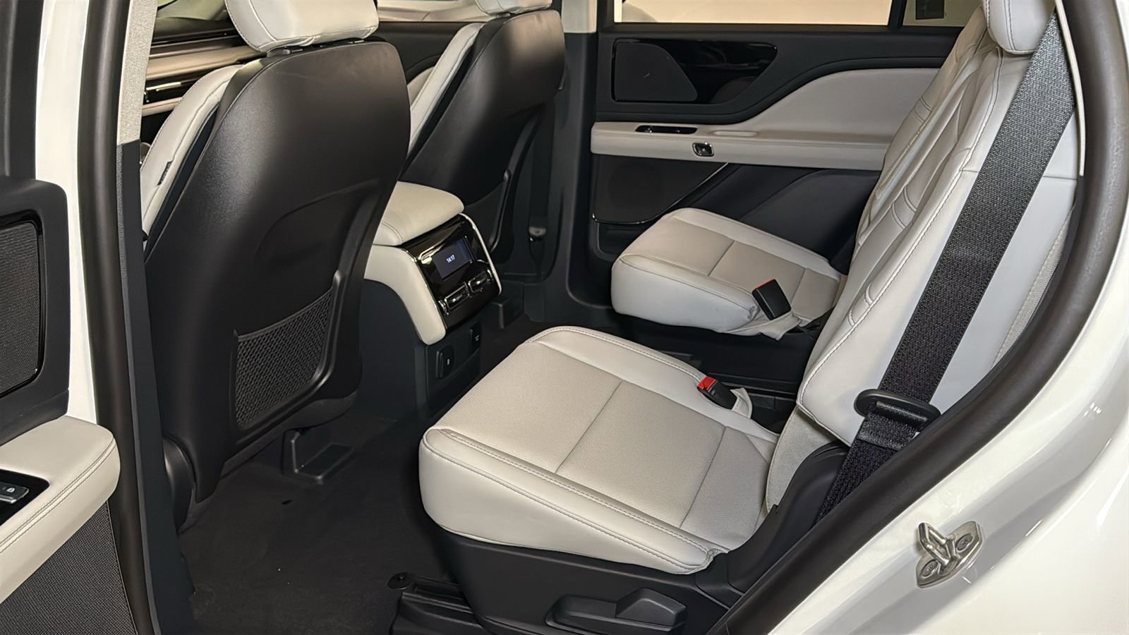 New 2026 Lincoln Aviator AWD image 18