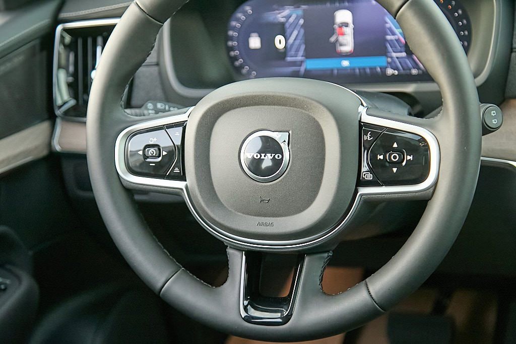 New 2026 Volvo XC90 B6 Plus w/ Protection Package Premier image 26