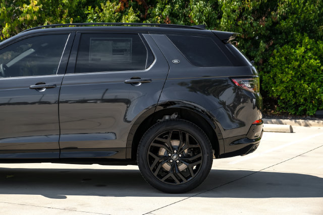 New 2026 Land Rover Discovery Sport Landmark AWD/4WD image 15