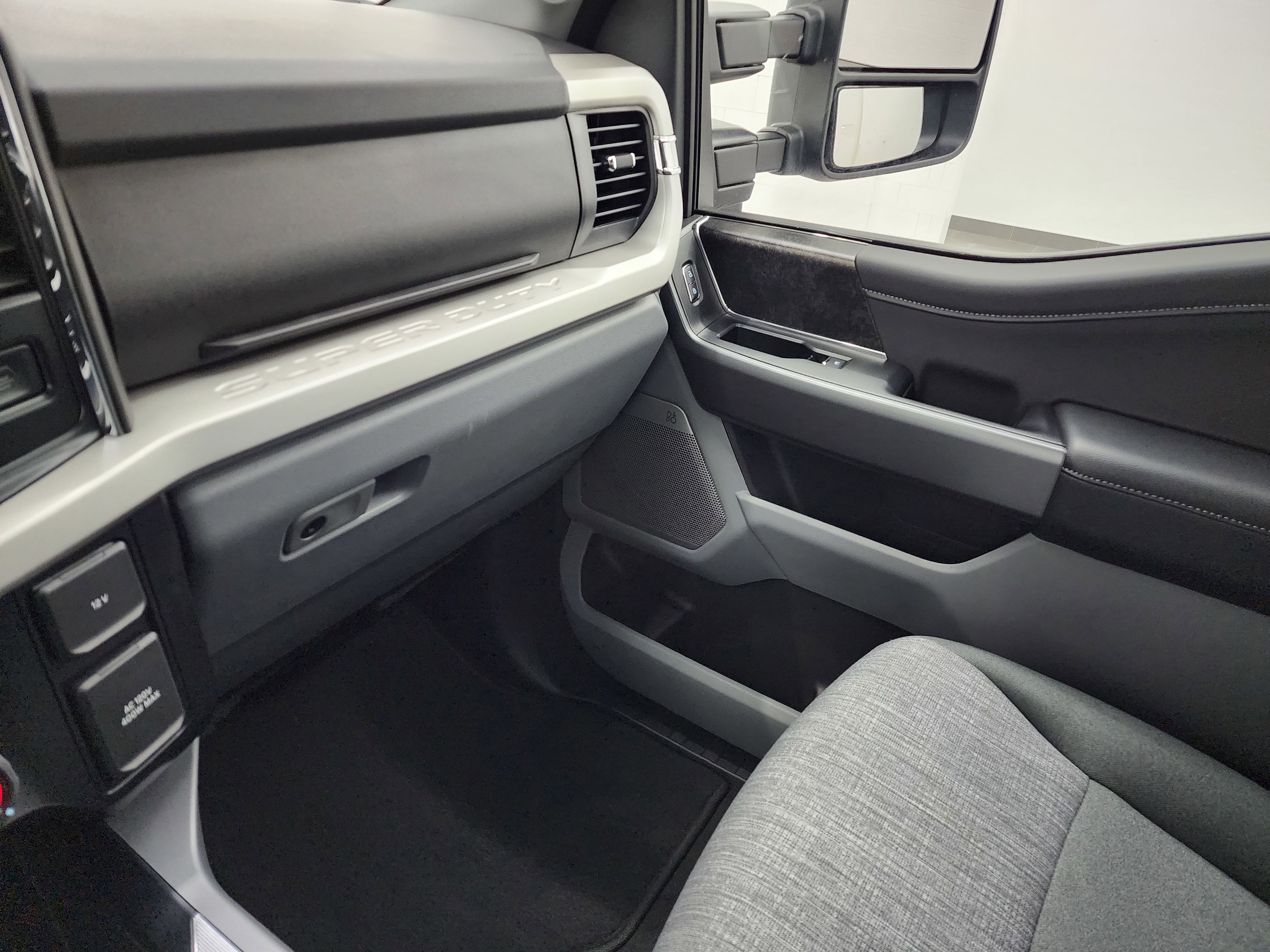 Used 2025 Ford F250 XLT w/ Black Appearance Package image 12