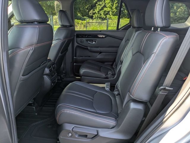 Used 2025 Honda Pilot TrailSport image 16