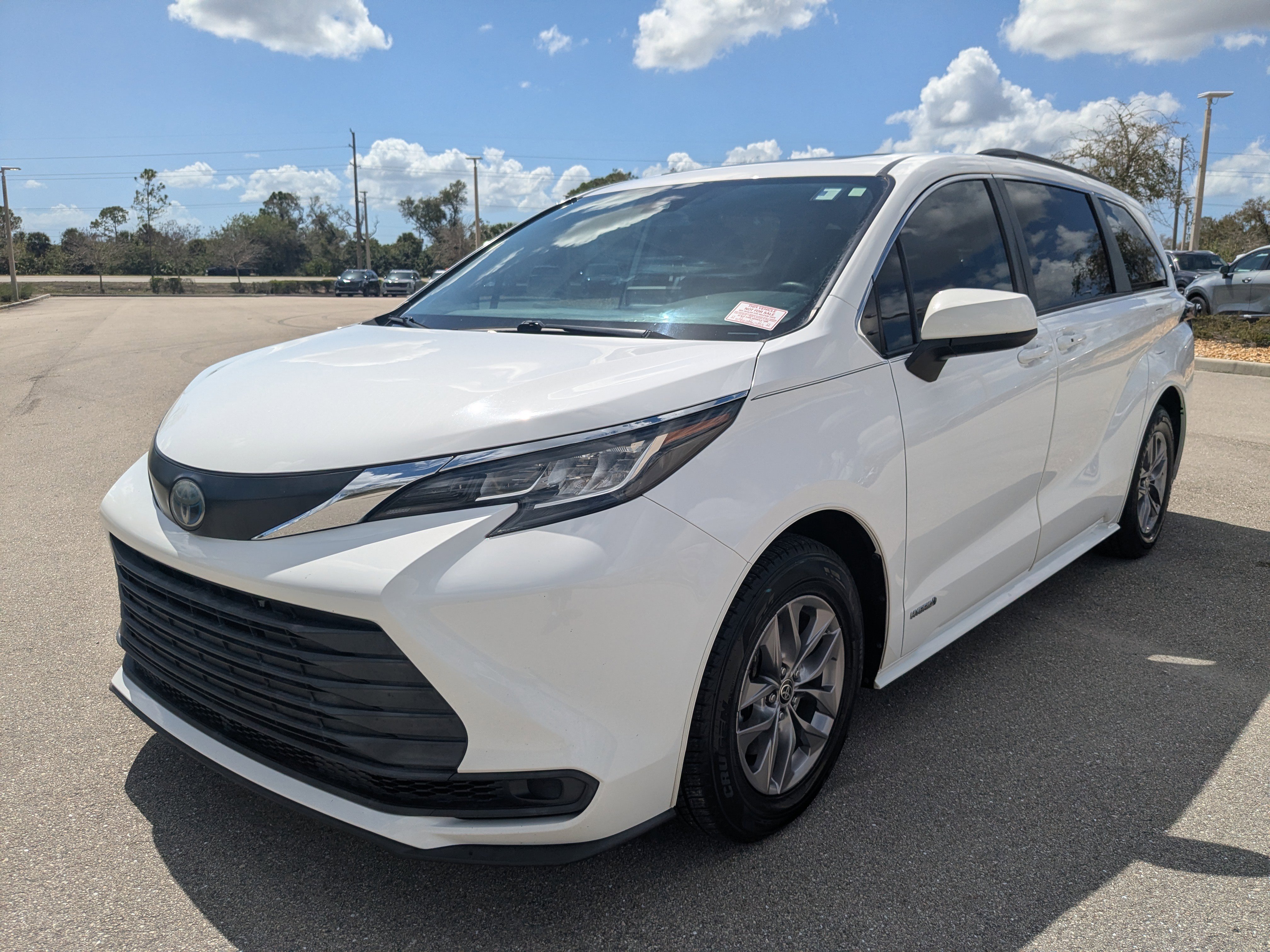 Used 2021 Toyota Sienna LE w/ LE Plus Package image 9