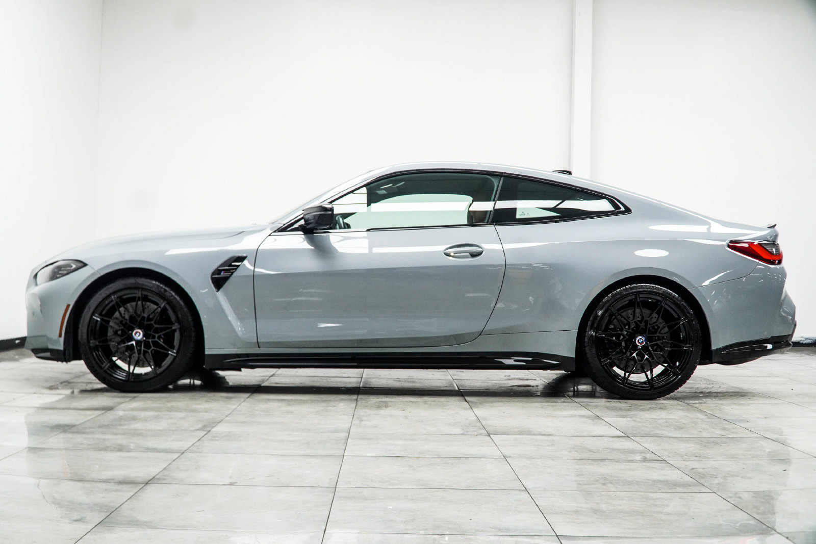Used 2023 BMW M4 Competition w/ Executive Package RWD image 11