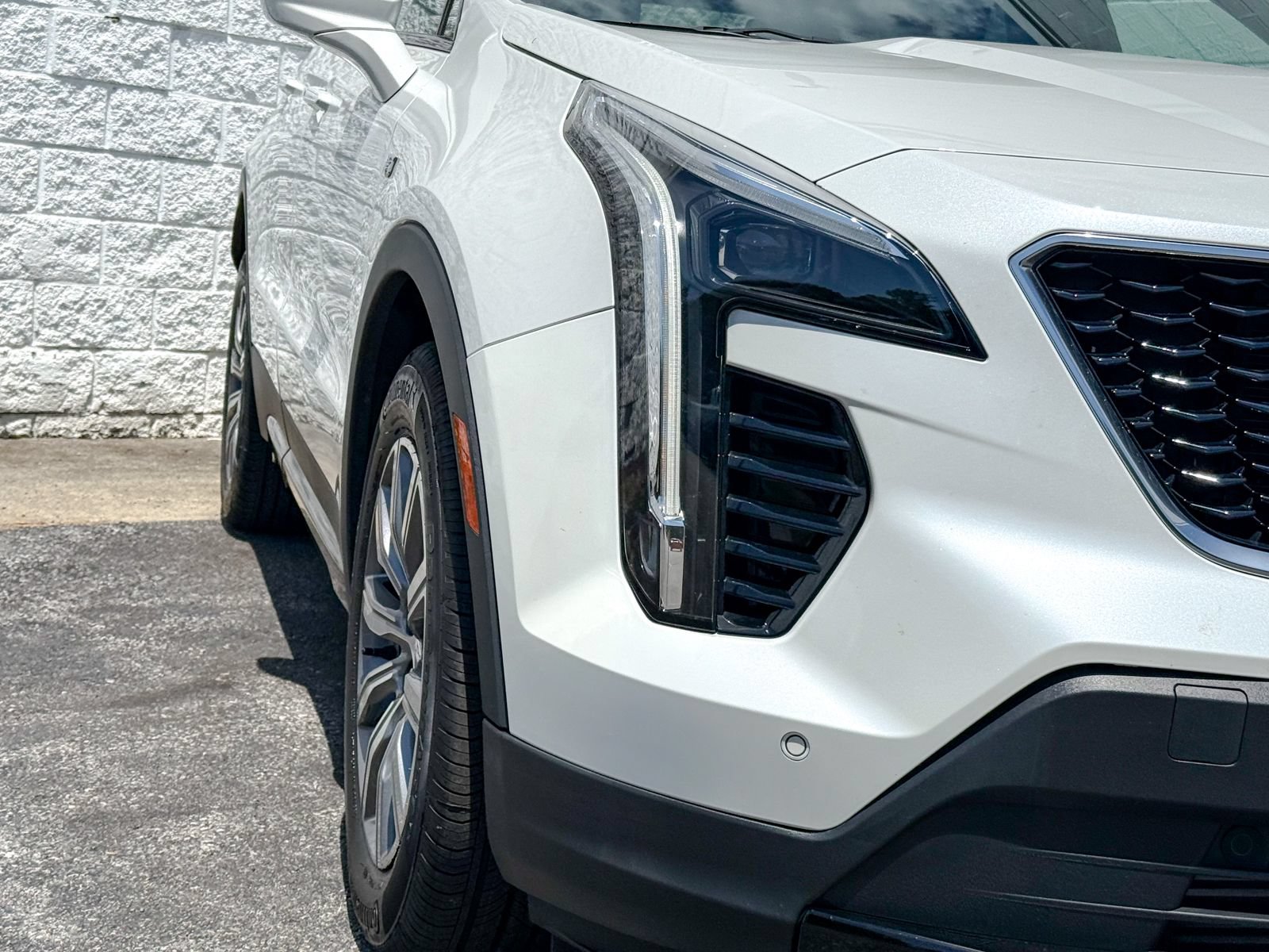 Used 2023 Cadillac XT4 Sport w/ Driver Assist Package AWD/4WD image 4