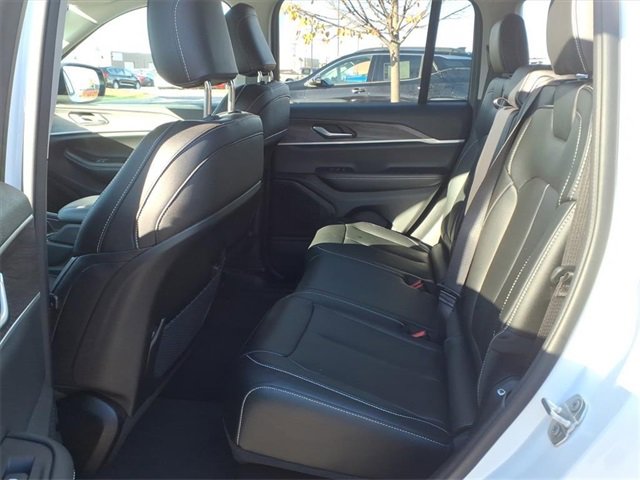 Certified 2024 Jeep Grand Cherokee Limited image 13