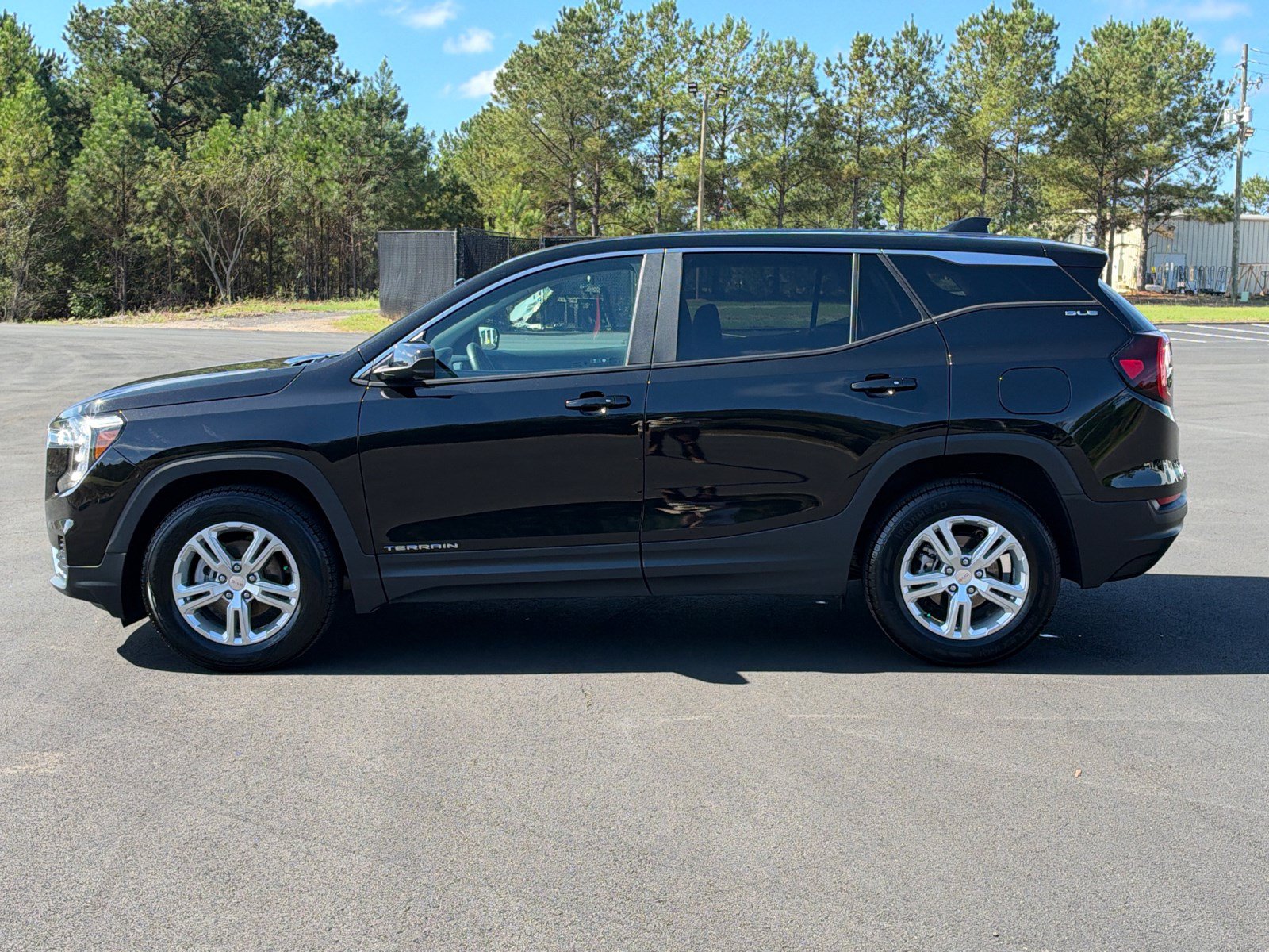 Used 2024 GMC Terrain SLE AWD/4WD image 8