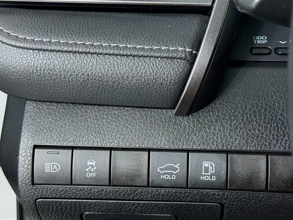 Used 2020 Toyota Camry SE FWD image 15
