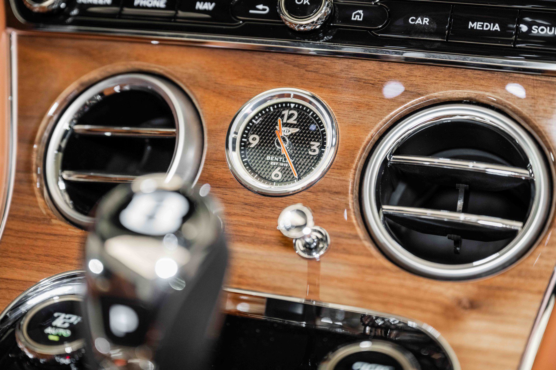 Certified 2024 Bentley Continental GT V8 AWD/4WD image 33