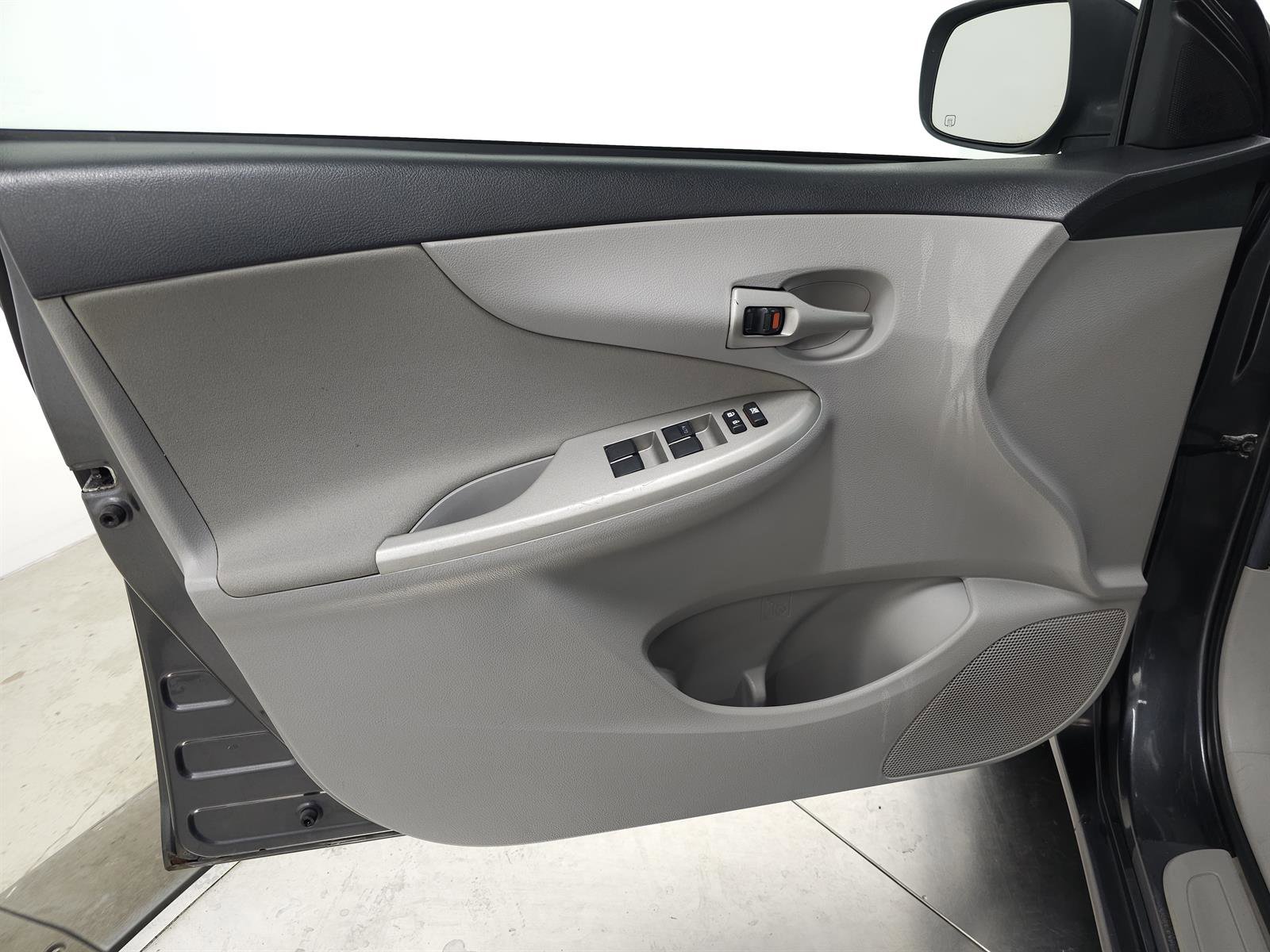 Used 2013 Toyota Corolla LE FWD image 10