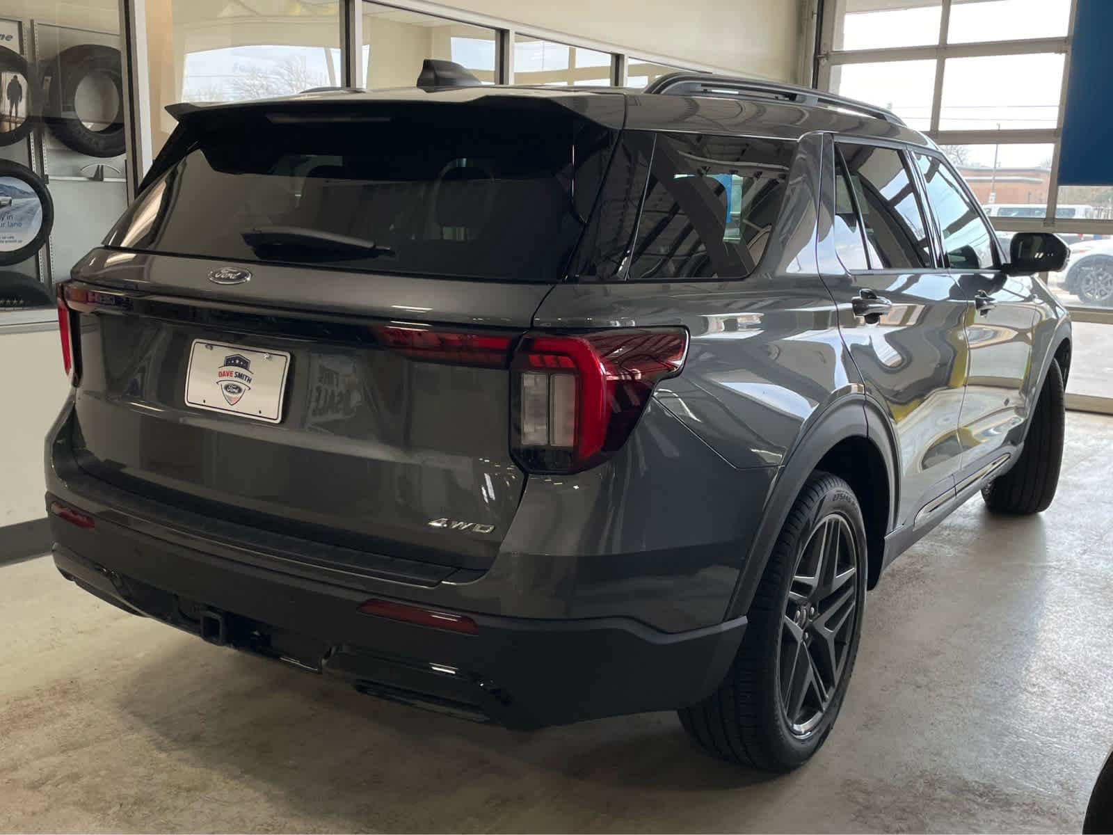 New 2026 Ford Explorer ST-Line w/ ST-Line Street Pack image 7