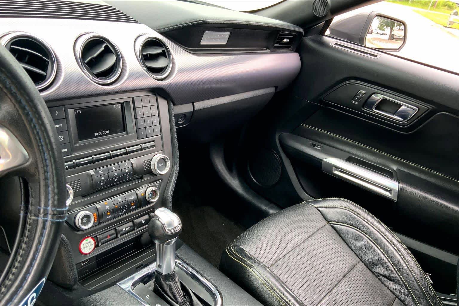 Used 2017 Ford Mustang Coupe RWD image 6