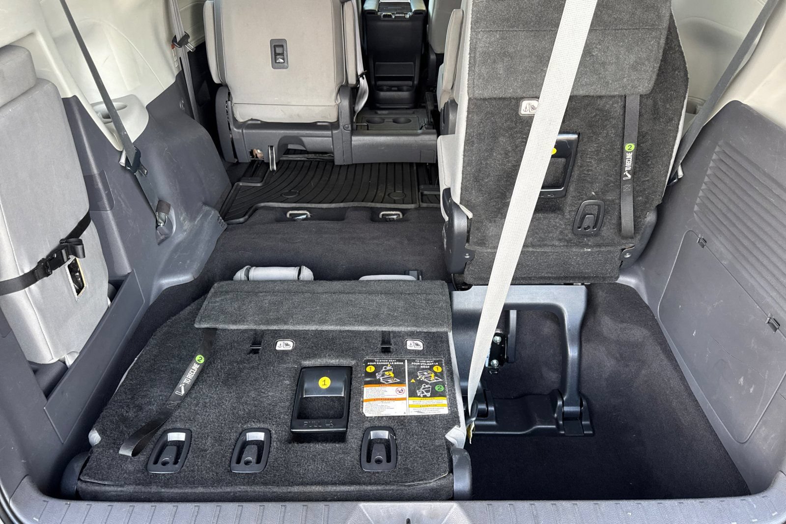 Used 2021 Toyota Sienna LE AWD/4WD image 17