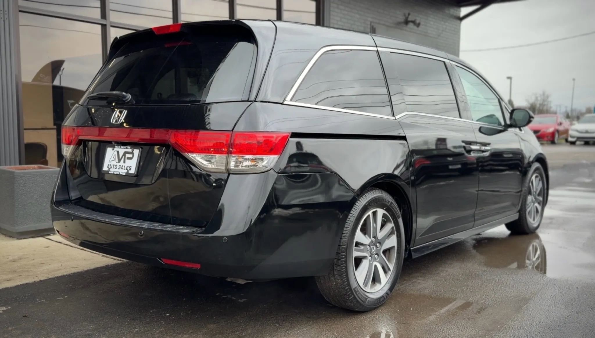 Used 2017 Honda Odyssey Touring Elite image 3