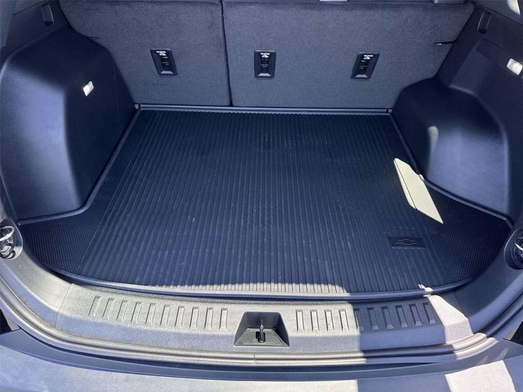New 2027 Chevrolet Equinox LT w/ LPO, Floor Liner Package FWD image 28