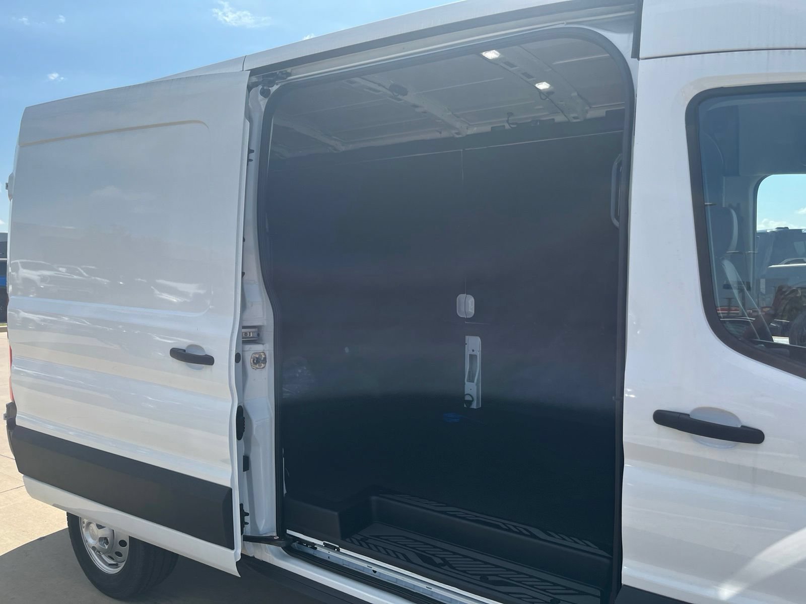 New 2026 Ford Transit 250 148 Medium Roof w/ Load Area Protection Package RWD image 19