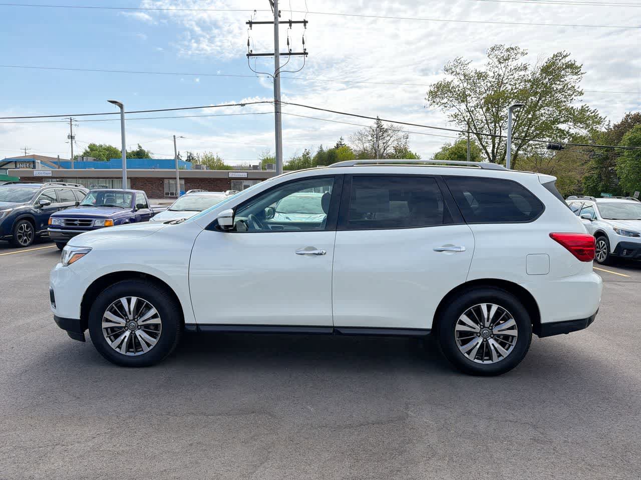 Used 2019 Nissan Pathfinder SL AWD/4WD image 10