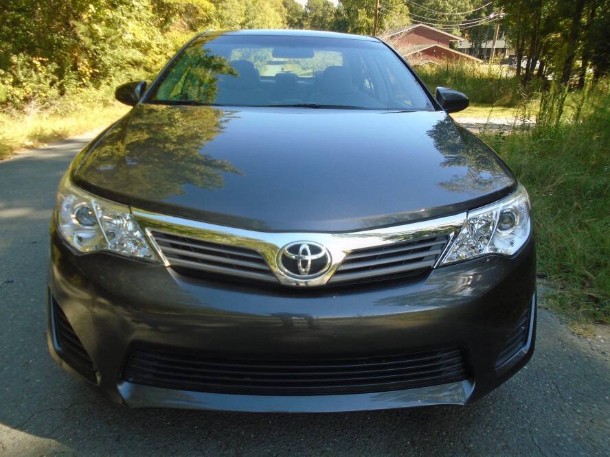 Used 2014 Toyota Camry FWD image 2