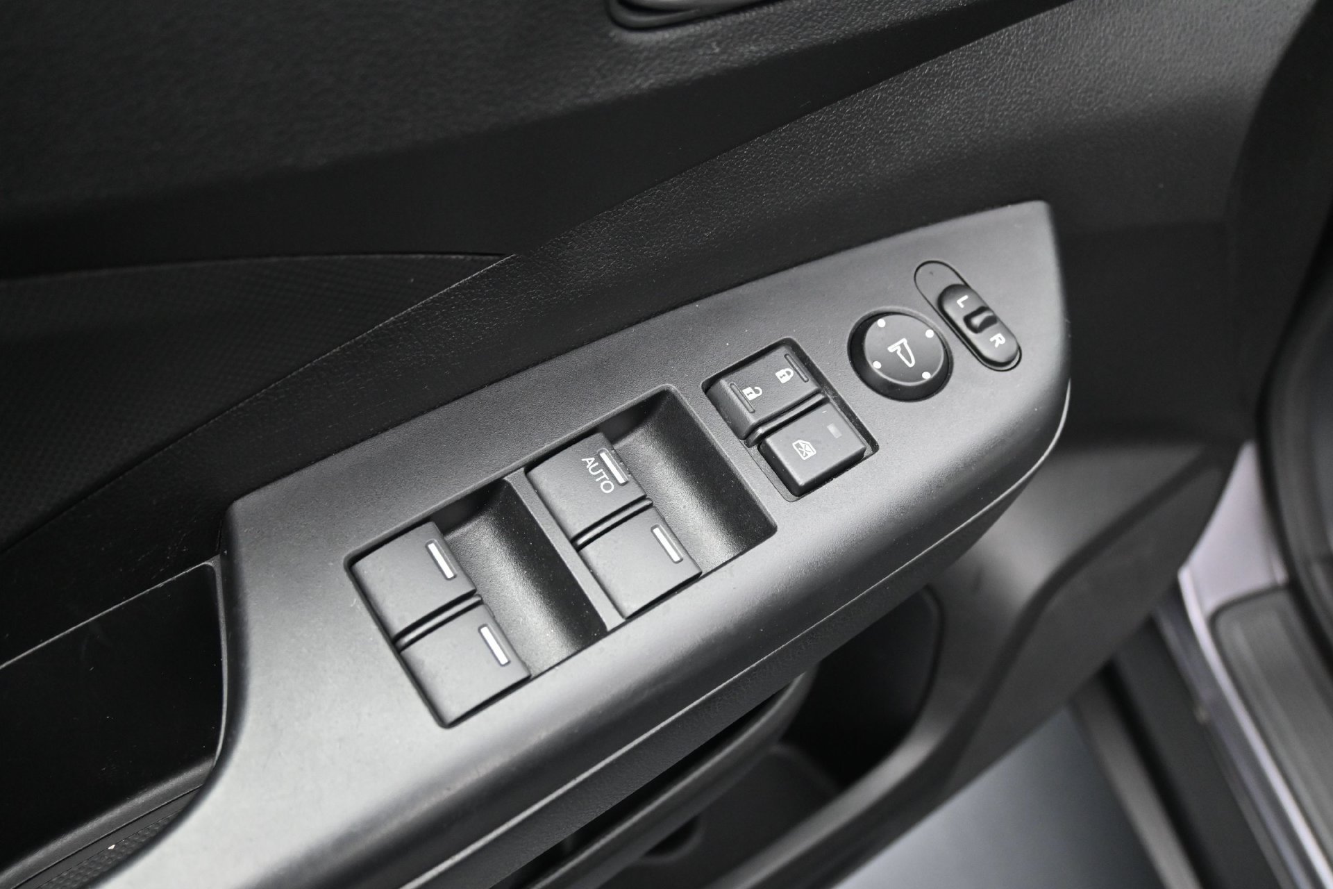 Used 2016 Honda CR-V LX image 18