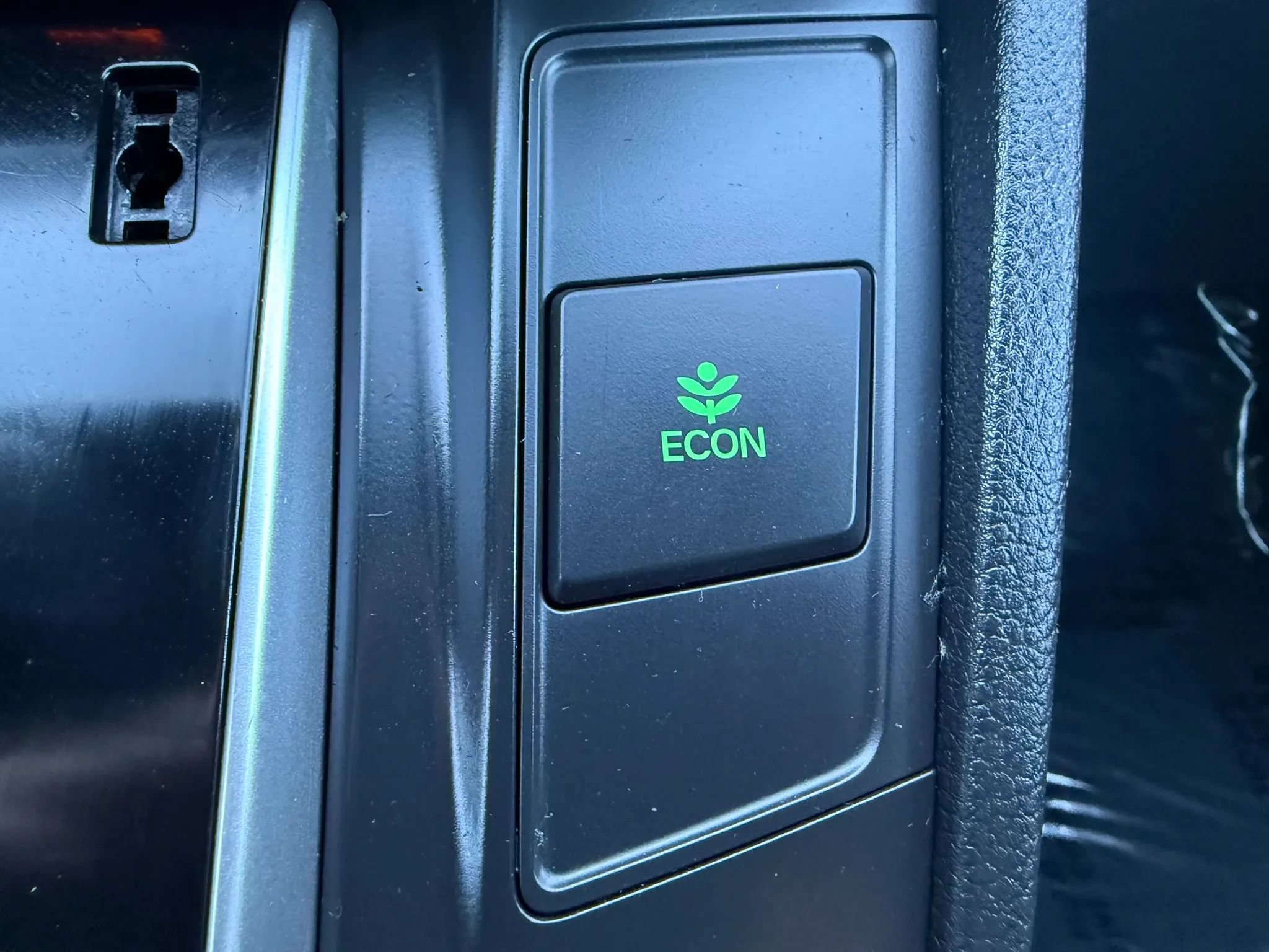Used 2018 Honda CR-V LX image 35