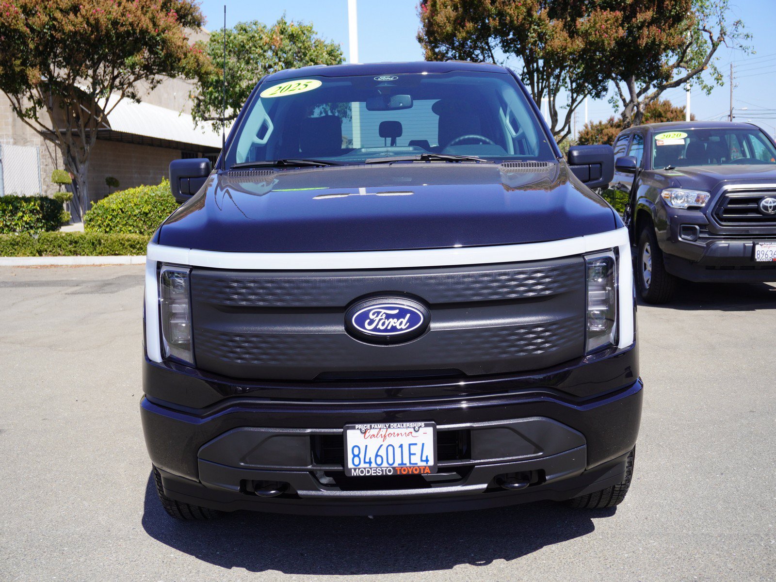 Used 2025 Ford F150 Lightning XLT AWD/4WD image 4