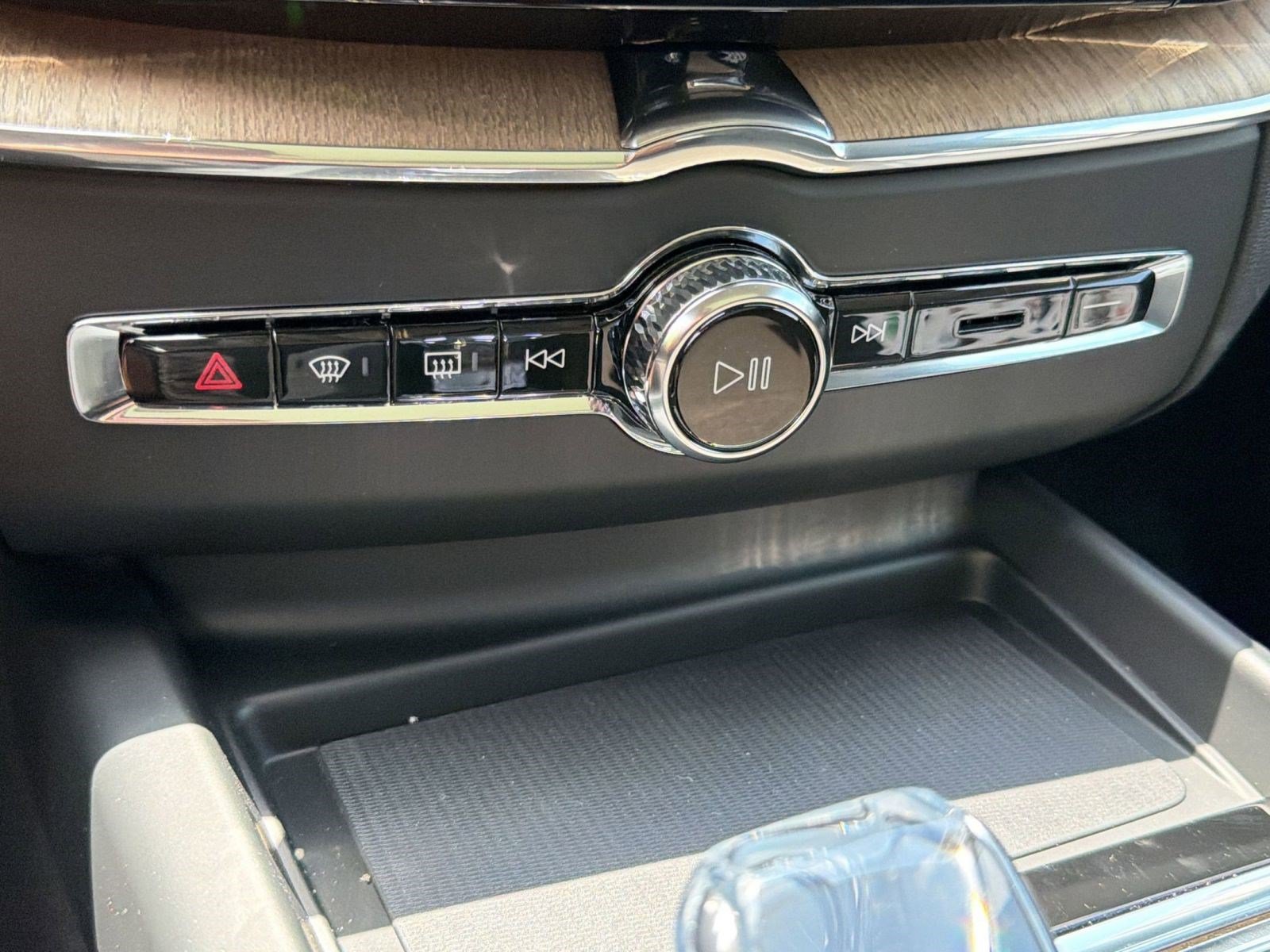 New 2026 Volvo XC60 B5 Plus w/ Protection Package Premier AWD/4WD image 19
