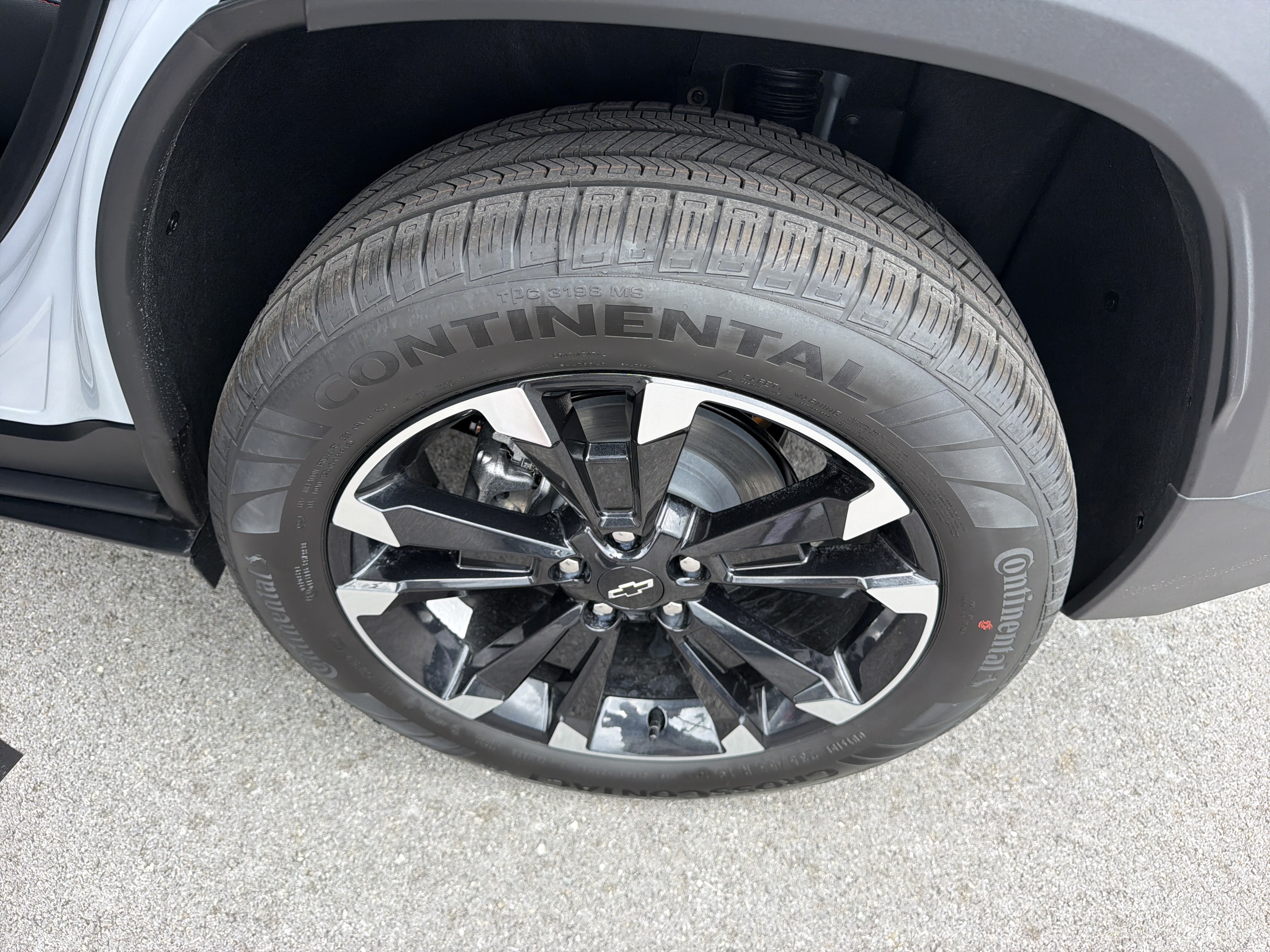 New 2027 Chevrolet Equinox RS w/ Safety and Technology Package AWD/4WD image 12