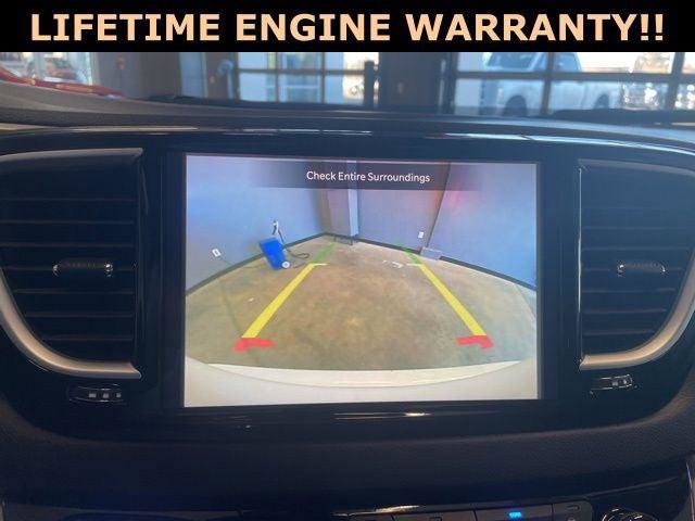 Certified 2024 Chrysler Pacifica Touring-L image 22