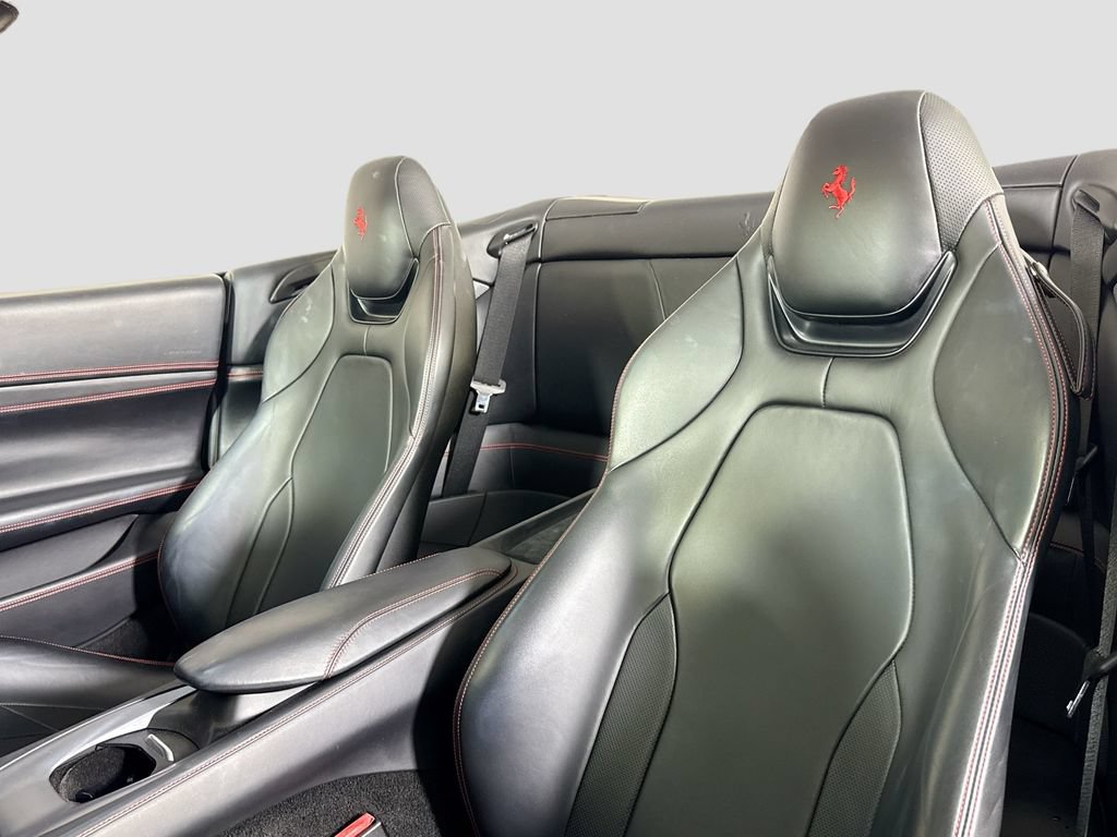 Used 2019 Ferrari Portofino RWD image 17